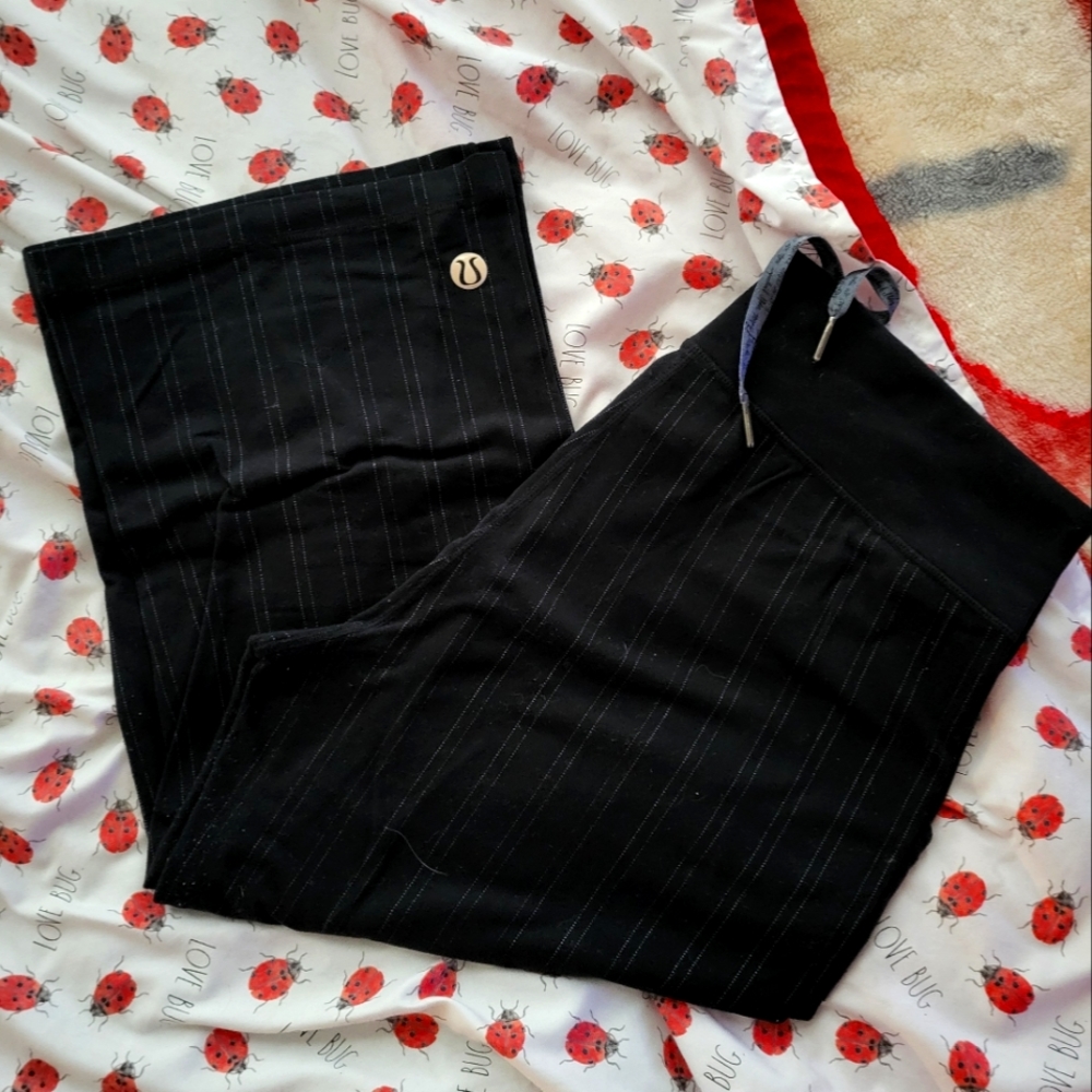 Lululemon pin stripe crop pants, size 8.